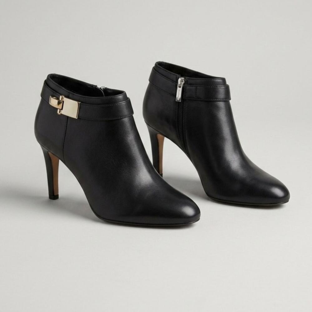 Vince Camuto Chelsa Black Leather Ankle Boots Booties Size 12M